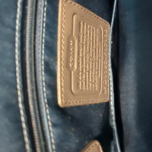 Coach purse  and matching wrislet used like new without tags no defects - Picture 8 of 11